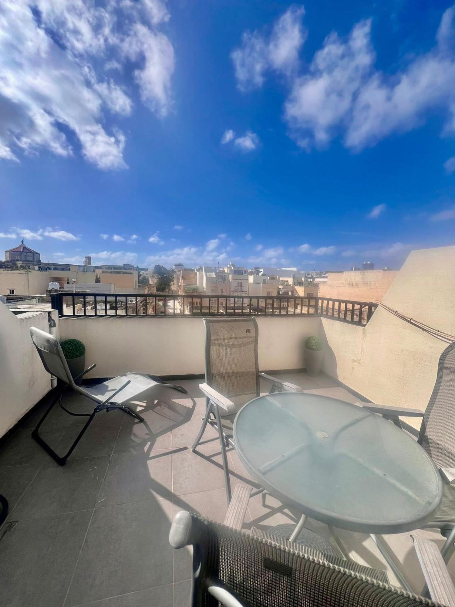 83/3-Lovely 1 Bedroom Penthouse Μπιρκιρκάρα Εξωτερικό φωτογραφία
